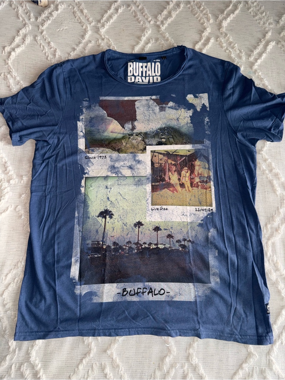 Buffalo David Bitton Live Free Palm Tree Collage Graphic Tee – M